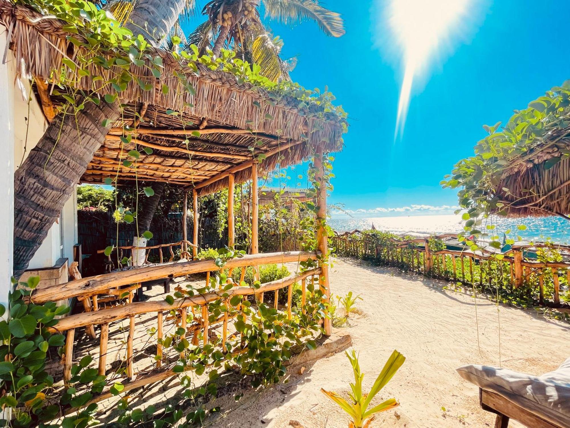 Vovo Telo Lodge Toliara Ngoại thất bức ảnh