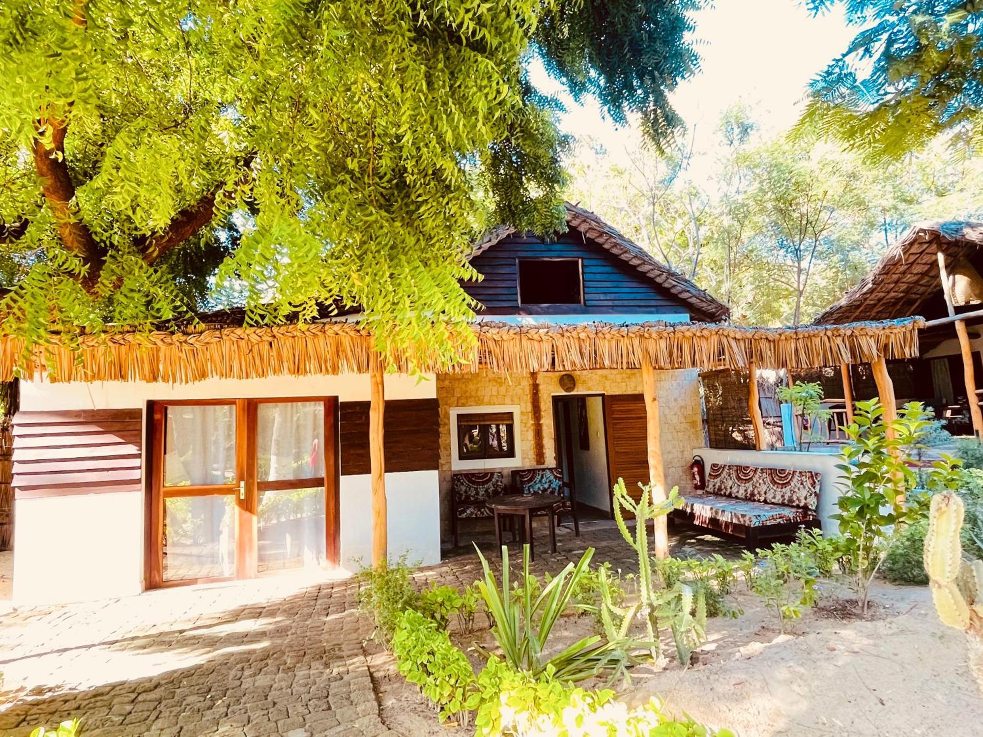 Vovo Telo Lodge Toliara Ngoại thất bức ảnh