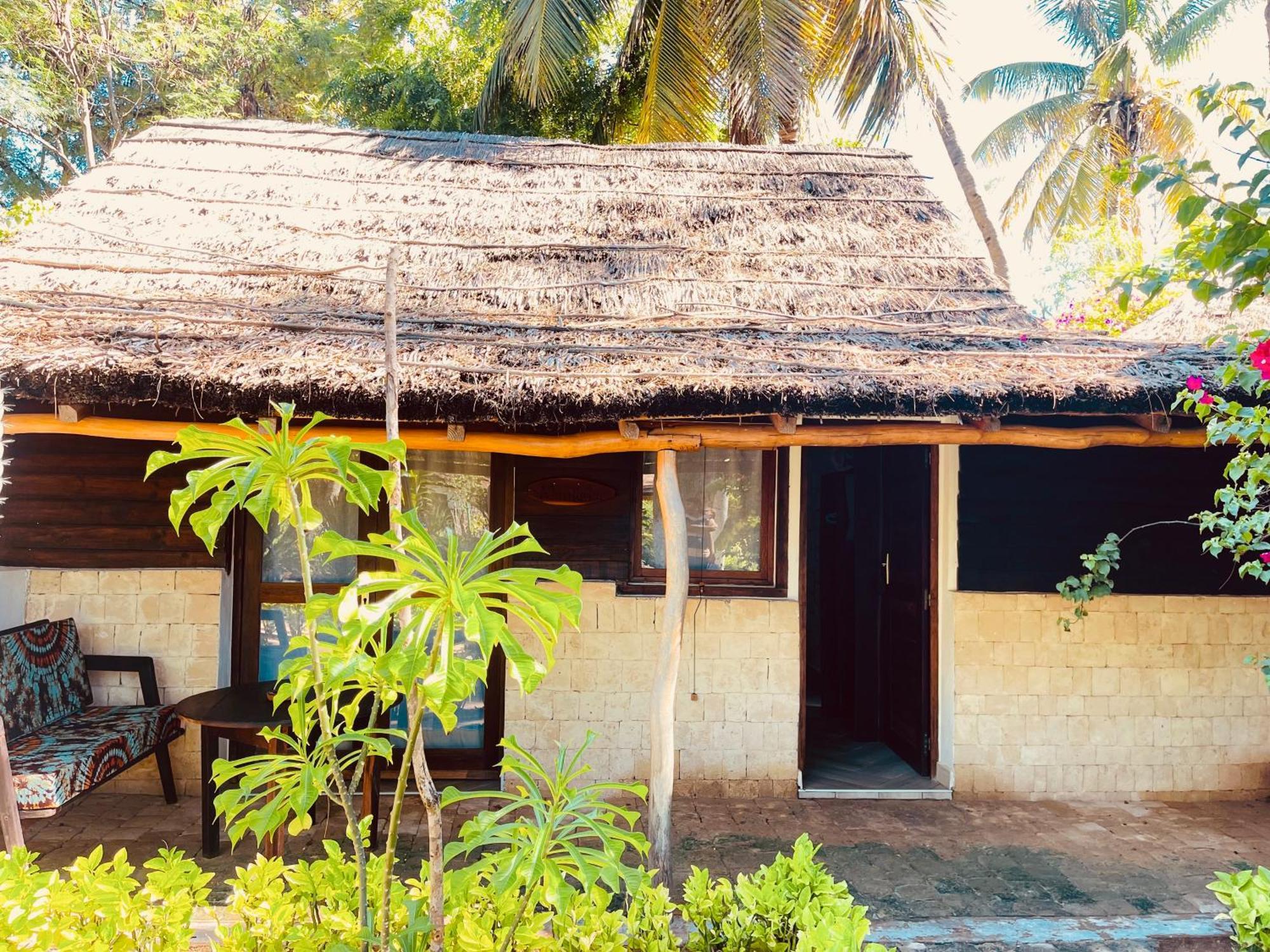 Vovo Telo Lodge Toliara Ngoại thất bức ảnh