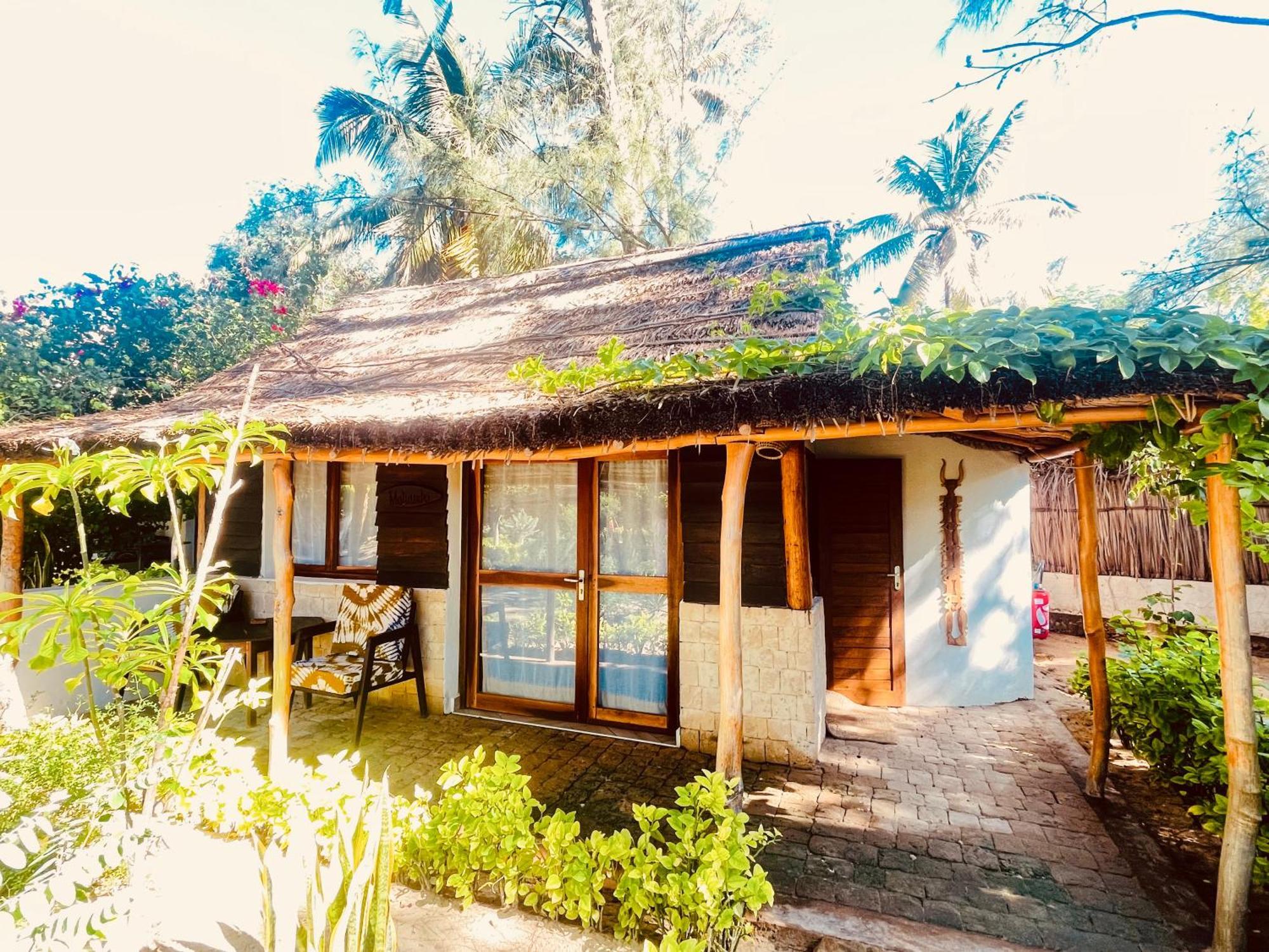 Vovo Telo Lodge Toliara Ngoại thất bức ảnh