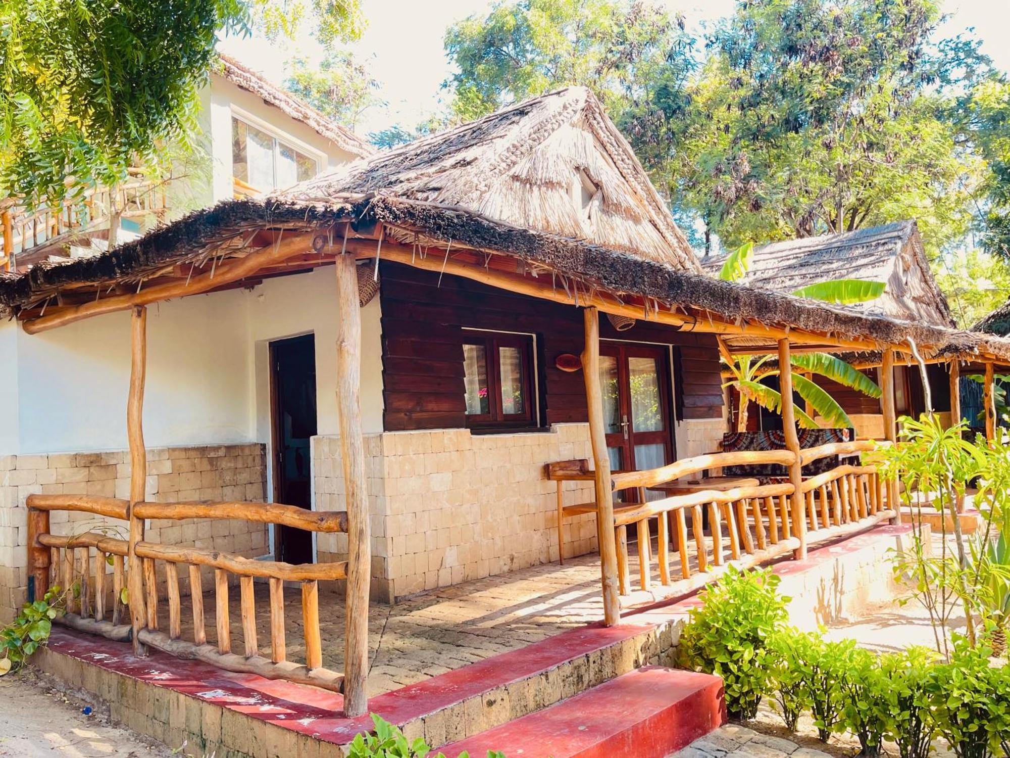 Vovo Telo Lodge Toliara Ngoại thất bức ảnh