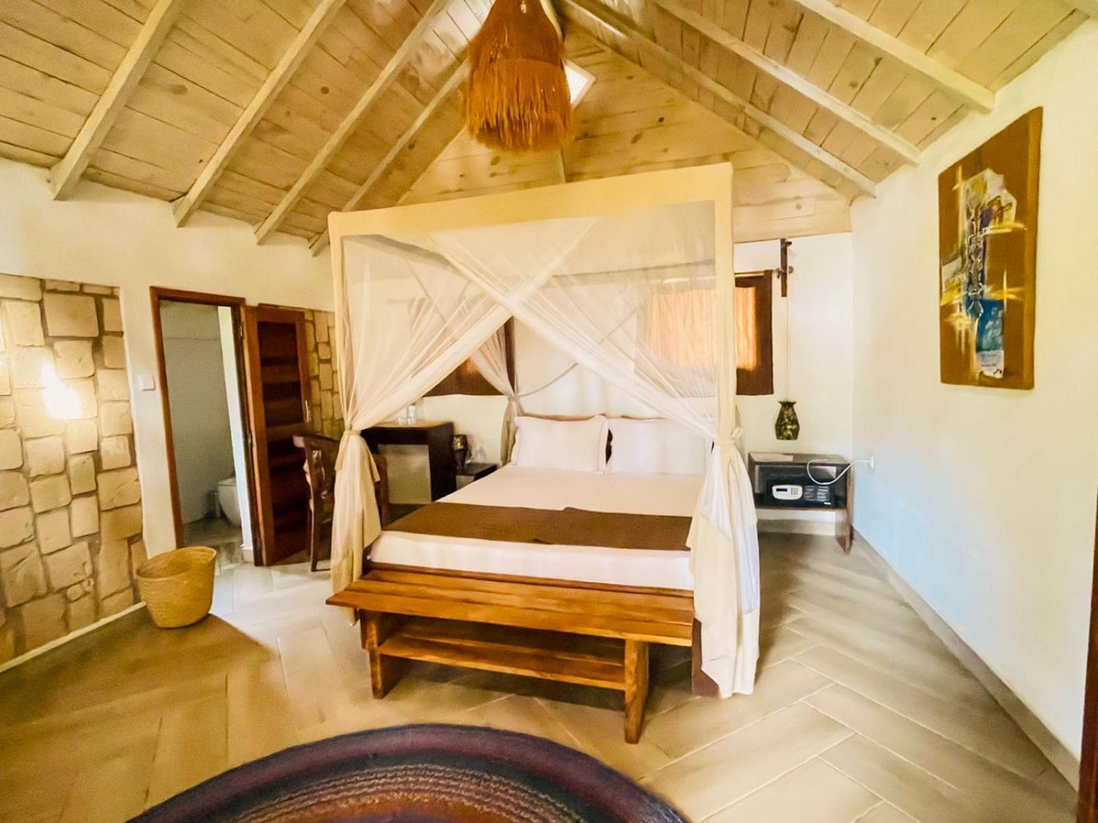 Vovo Telo Lodge Toliara Ngoại thất bức ảnh